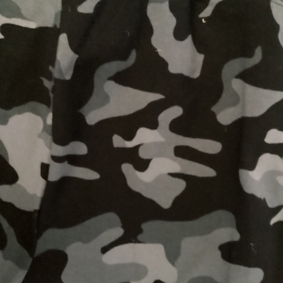 NWT!! Camouflage leggings, size medium - Picture 6 of 6